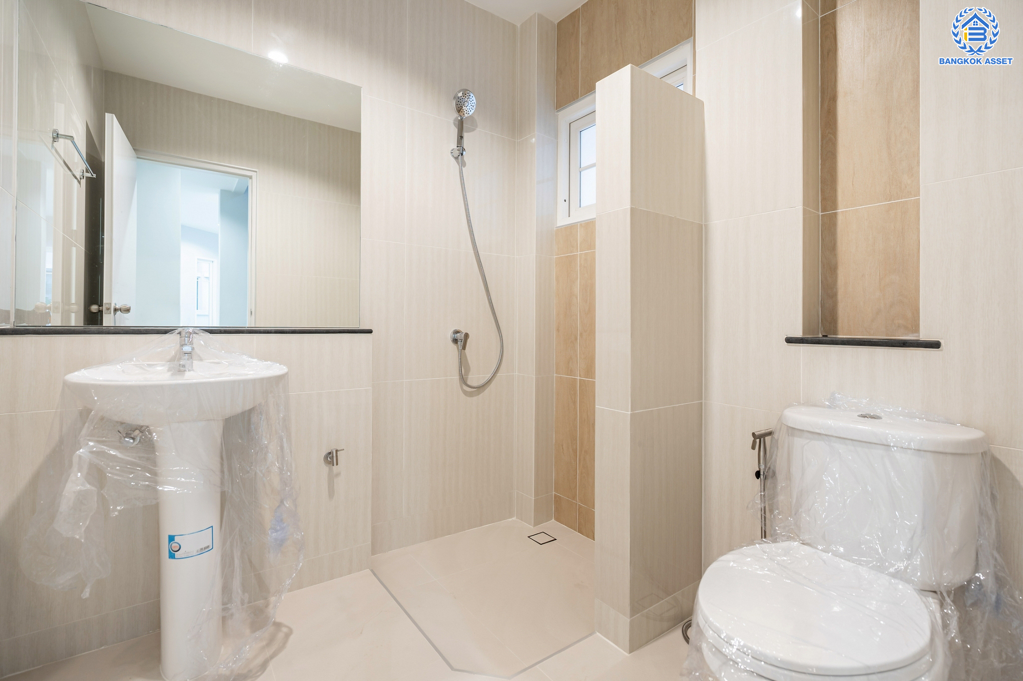 บ้านมือสองตกแต่งใหม่ ม.เพอร์เฟคเพลส2 รัตนาธิเบศร์ บ้านเดี่ยวหลังใหญ่ จากแบรนด์ Property Perfect เนื้อที่ 60 ตร.ว. บนโซนที่ดีที่สุด! ใกล้ทะเลสาบและส่วนกลาง ฟังก์ชันพร้อม 3 ห้องนอน 3 ห้องน้ำ 2 ที่จอดรถ บนที่สุดแห่งทำเลโซนเมือง เชื่อมต่อทุกการเดินทาง ใกล้เซ็นทรัลรัตนาธิเบศร์ จุดขึ้นทางด่วน "งามวงศ์วาน" และรถไฟฟ้า "สถานีไทรม้า"...